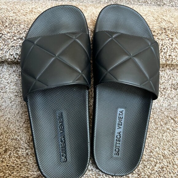 Bottega Veneta Men\'s Black Quilted Rubber Slides main image 11